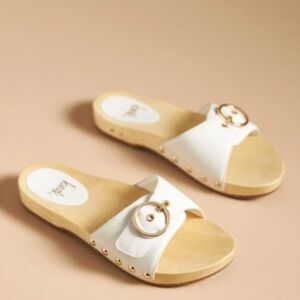 NEW BEEK Made In Brazil Leather Woodstar Buckle Sandals in Vanilla